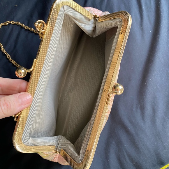 Vintage Floral Pink and Gold Clutch - Picture 4 of 6